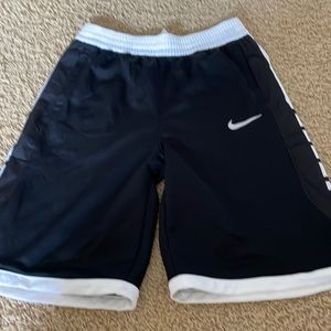 Boys Nike basketball shorts XL